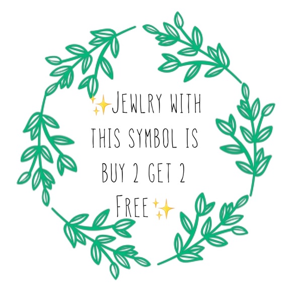 ✨Gold Tone Crystal Cubic Zirconia Triple Row Ring - Picture 2 of 6